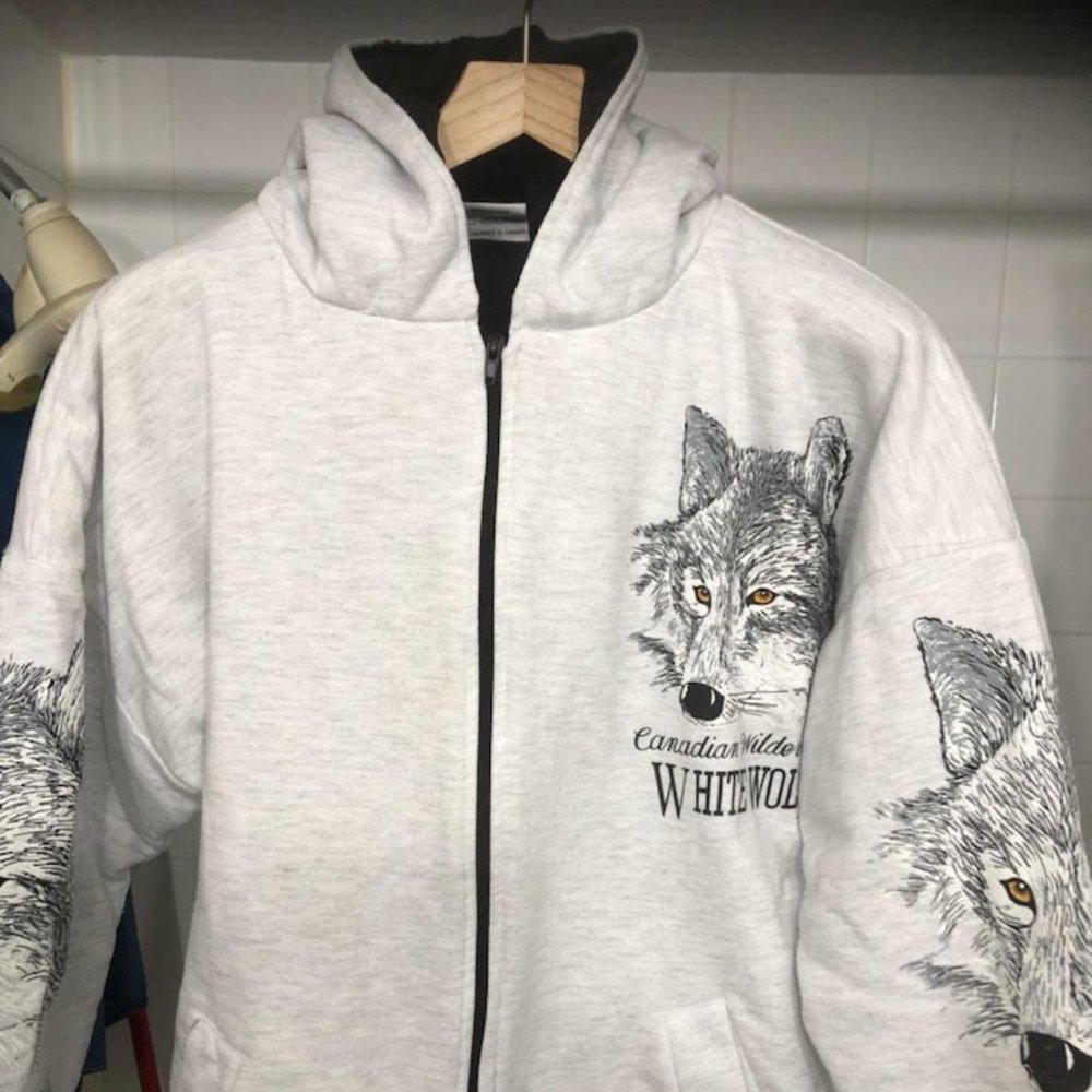 UNISEX VINTAGE RARE CANADIAN WHITE WOLF HOODIE MADE IN CANADA